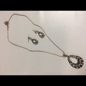 Fashion necklace and earring set